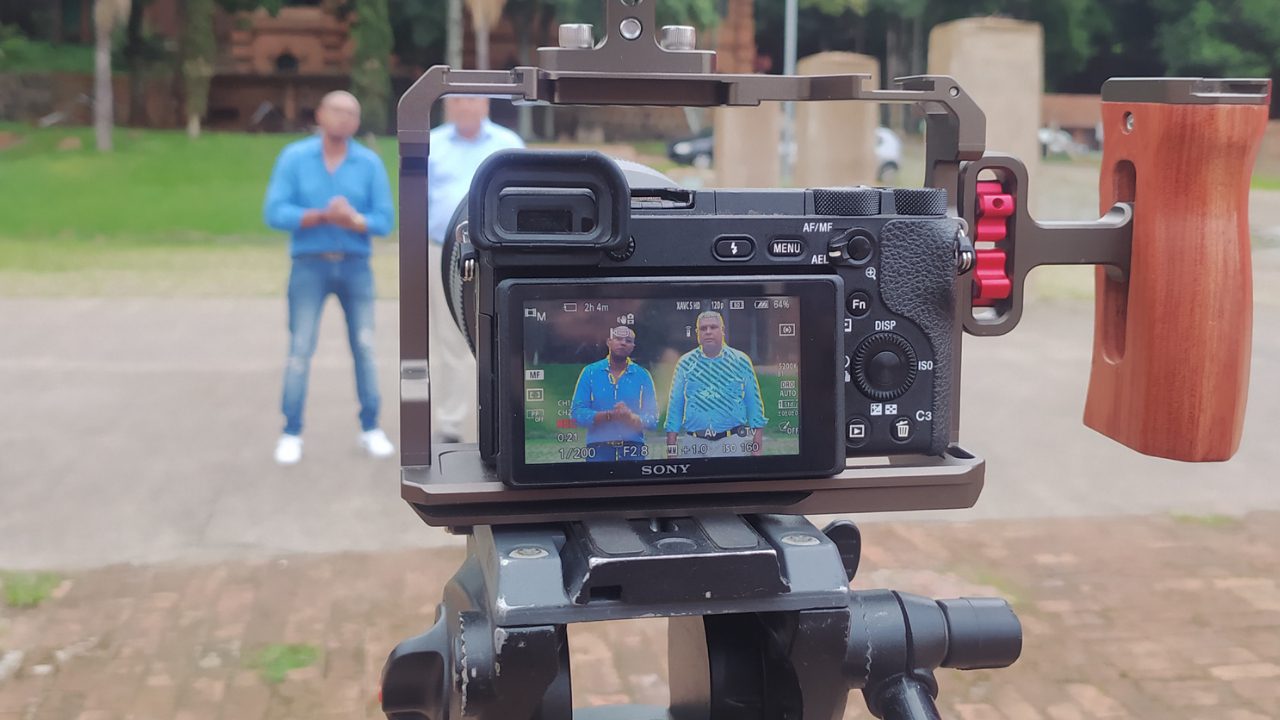 Equipe da produtora de vídeo em Piracicaba gravando um vídeo institucional
